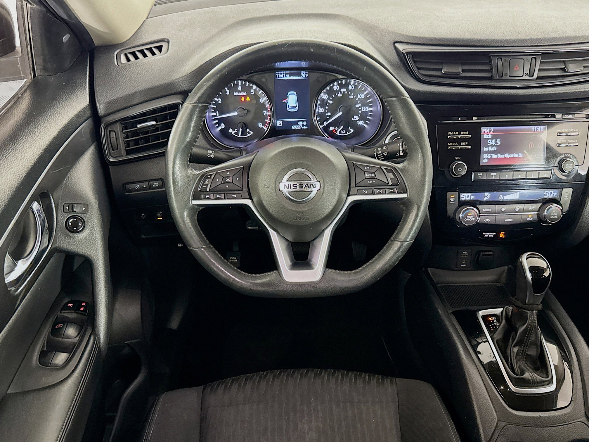 Used 2017 Nissan Rogue SV FWD image 16