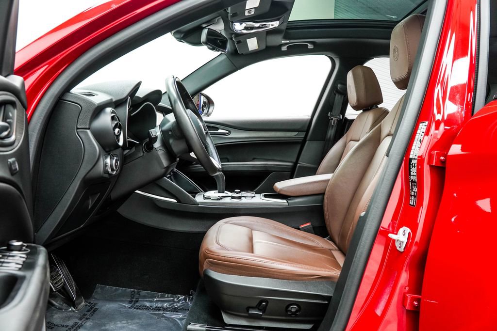 Used 2023 Alfa Romeo Stelvio Ti image 16