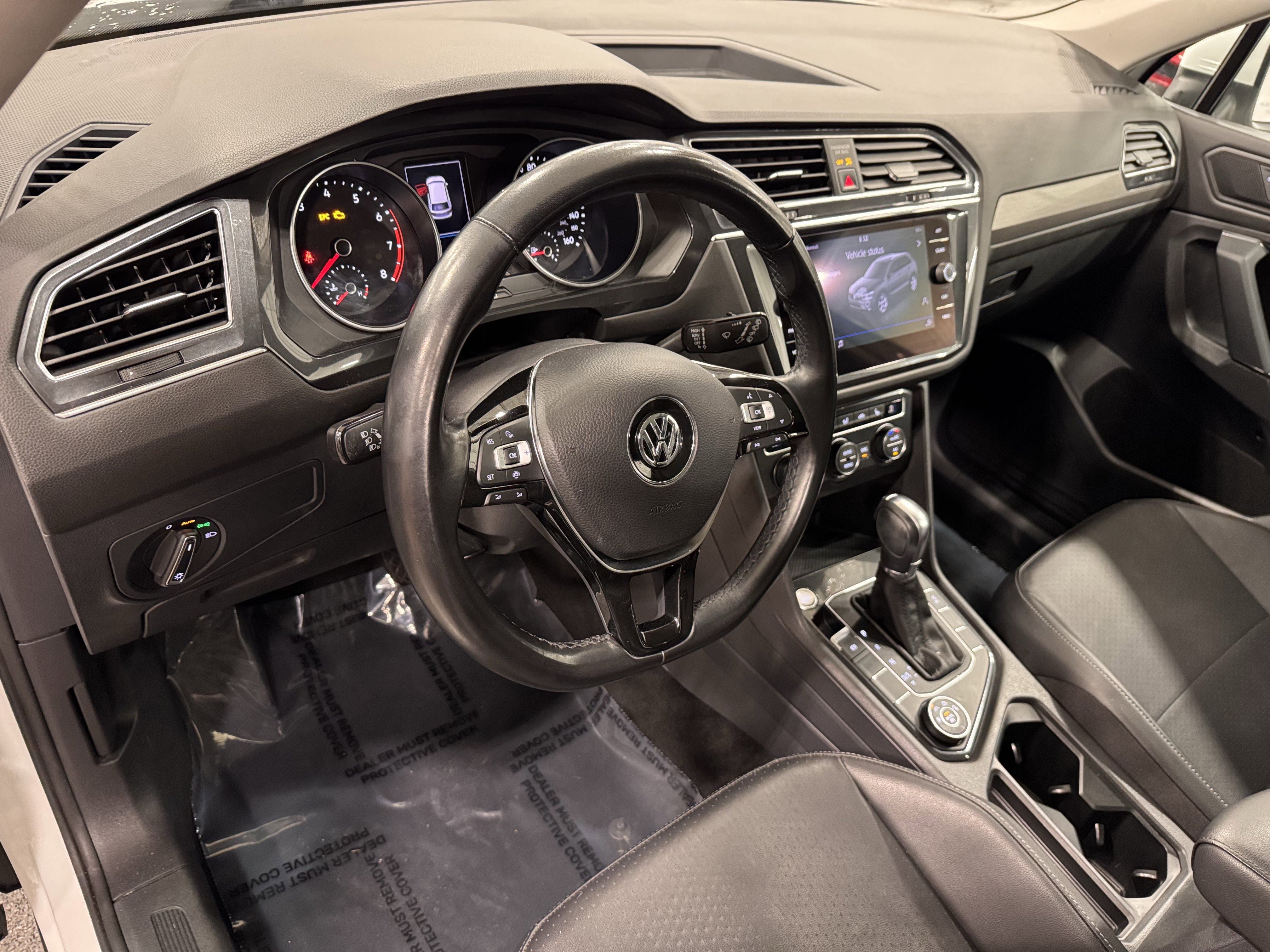 Used 2019 Volkswagen Tiguan SE w/ Panoramic Sunroof Package image 17