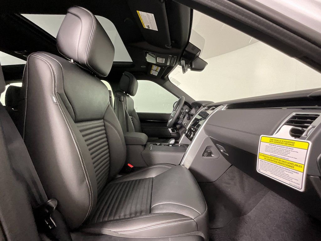 New 2026 Land Rover Discovery S AWD/4WD image 3