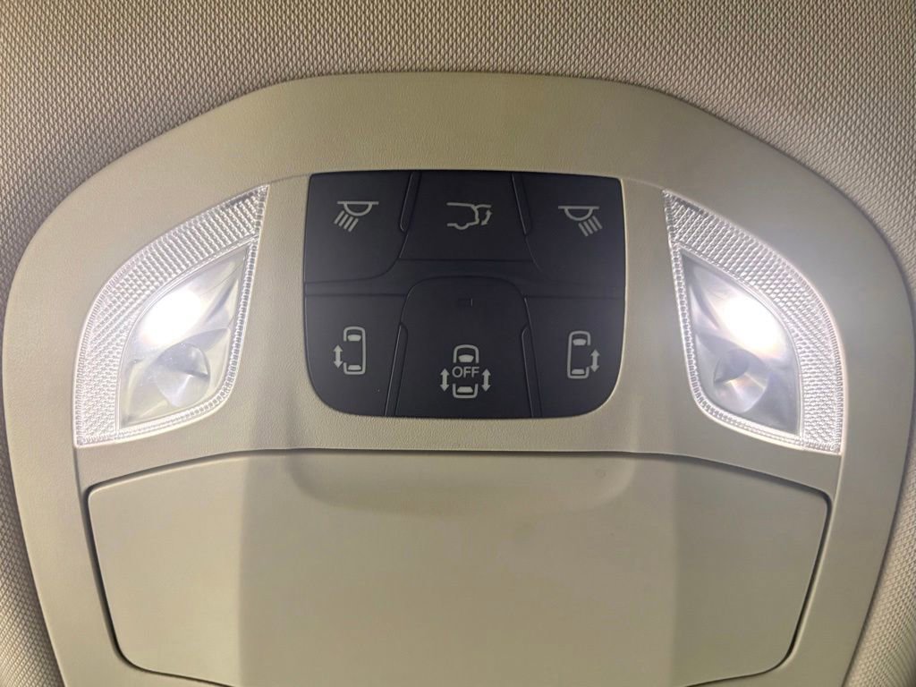 Used 2023 Chrysler Pacifica Touring-L FWD image 31