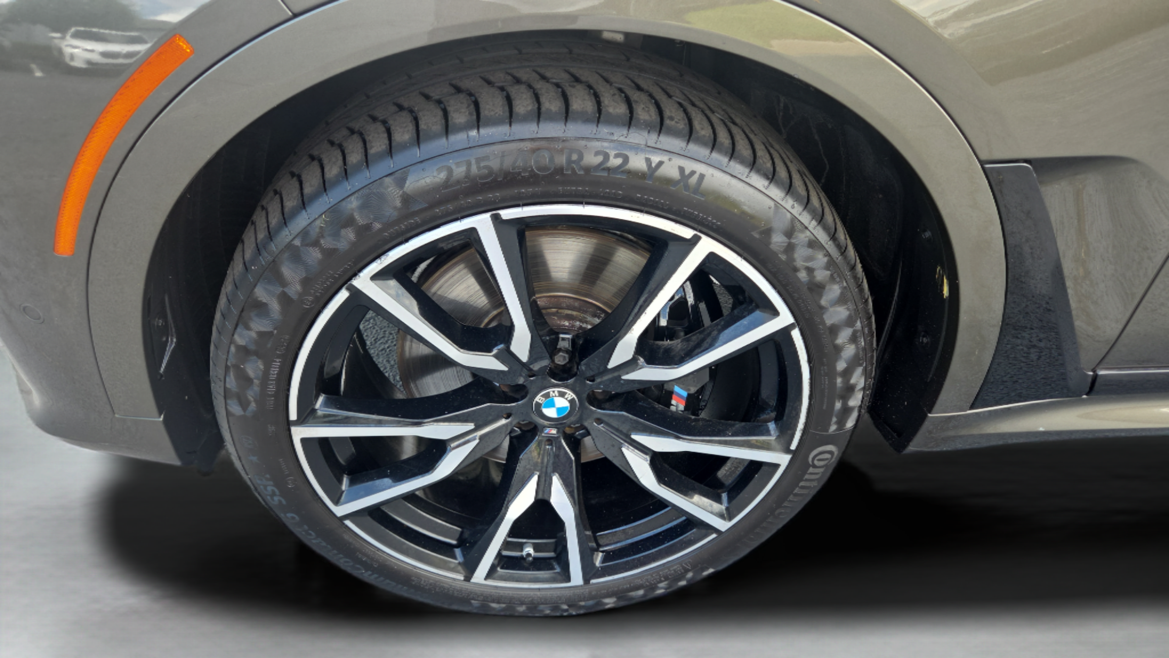 Used 2022 BMW X7 xDrive40i w/ M Sport Package AWD/4WD image 40