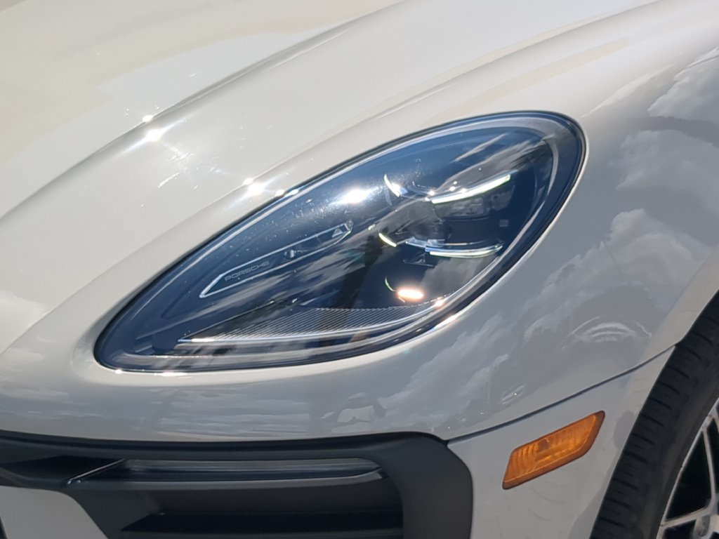 Used 2022 Porsche Macan AWD/4WD image 6