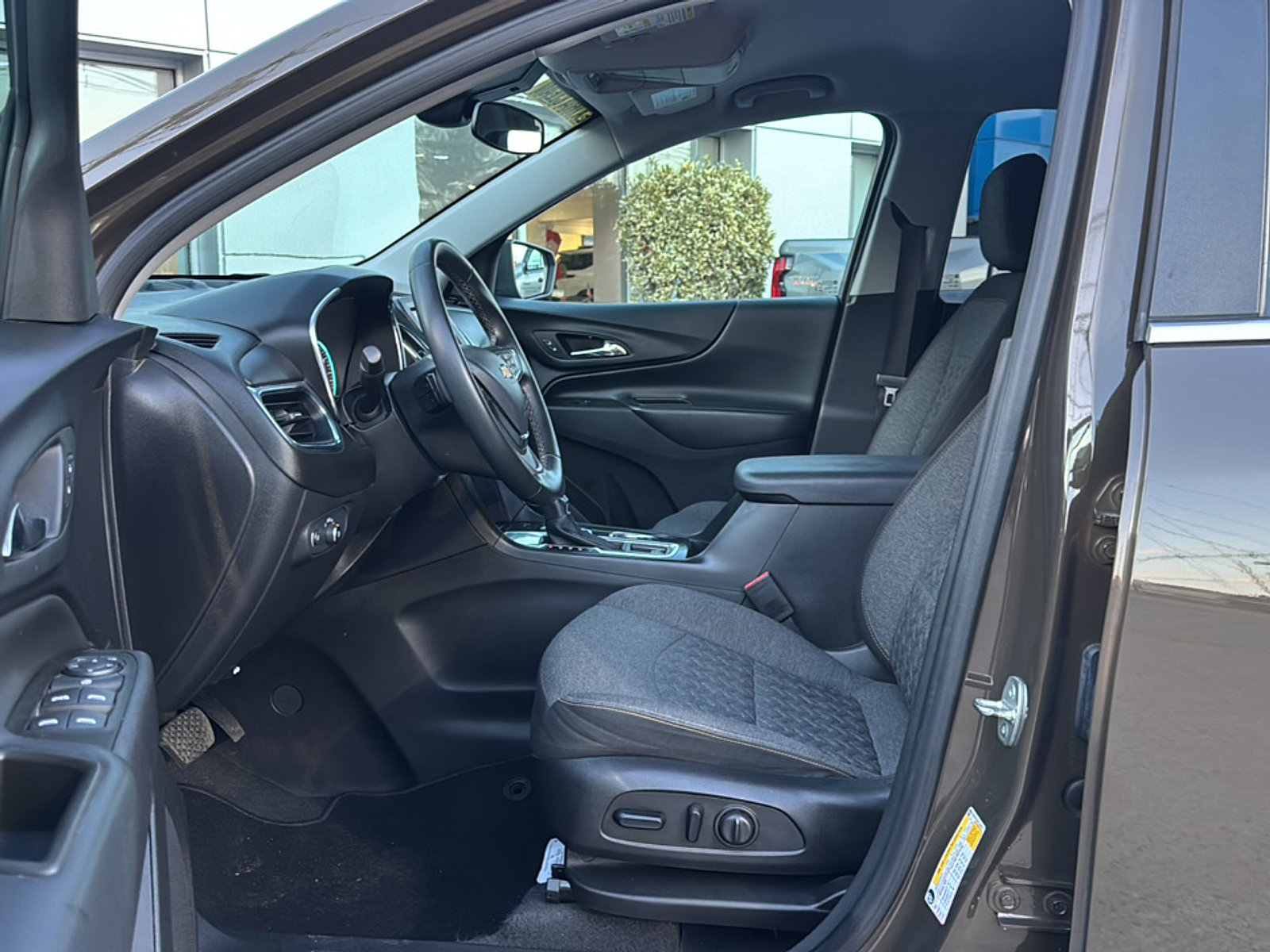 Used 2023 Chevrolet Equinox LT image 12