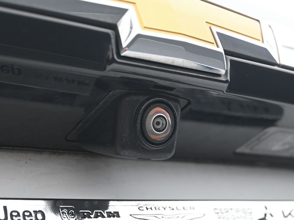 Used 2023 Chevrolet Traverse LT image 35