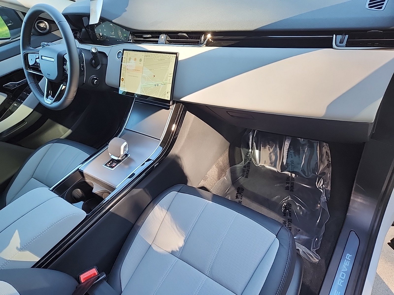 Used 2025 Land Rover Range Rover Evoque Dynamic SE image 28