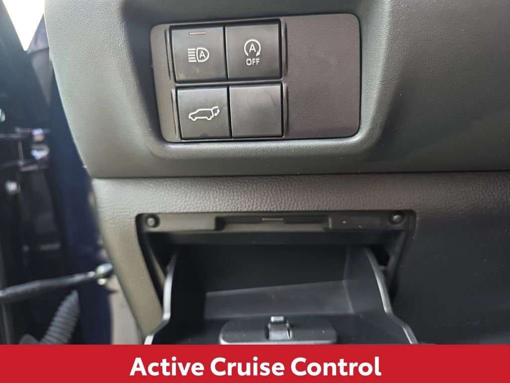 Used 2024 Toyota Highlander XLE image 25