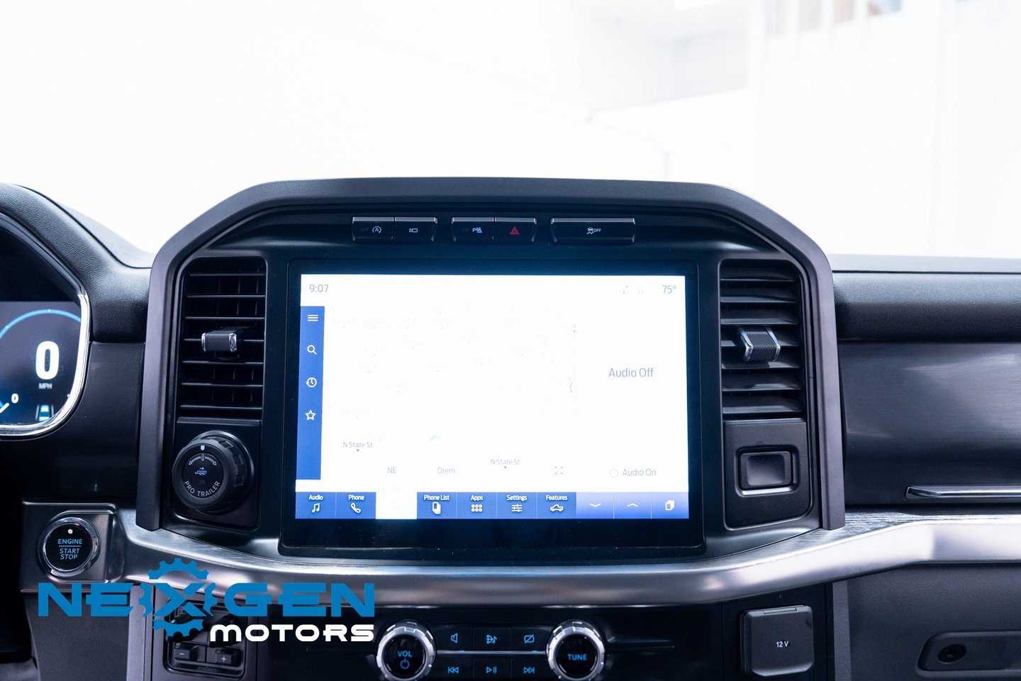 Used 2023 Ford F150 Lariat w/ Trailer Tow Package image 12