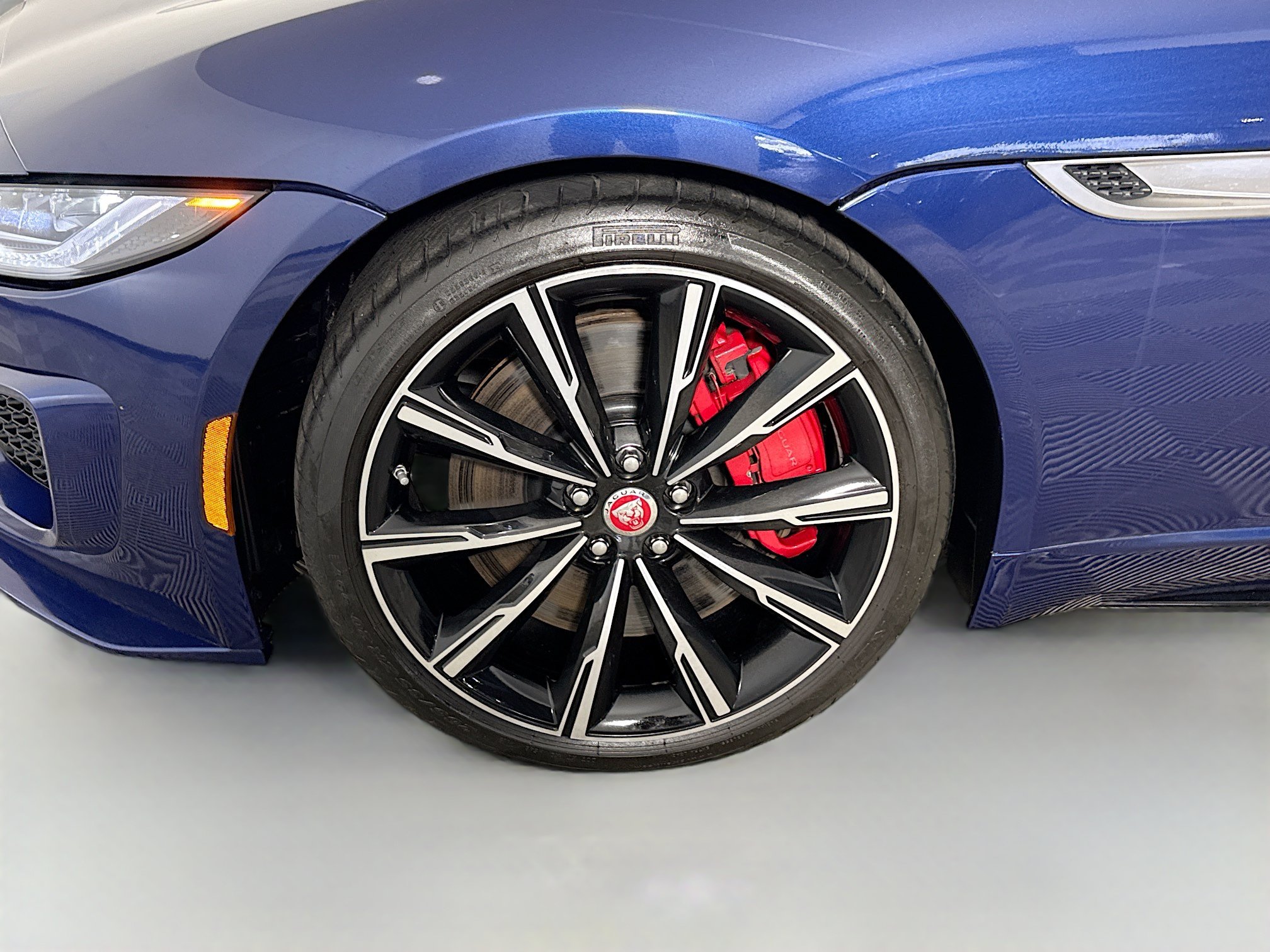 Used 2021 Jaguar F-TYPE R AWD/4WD image 34