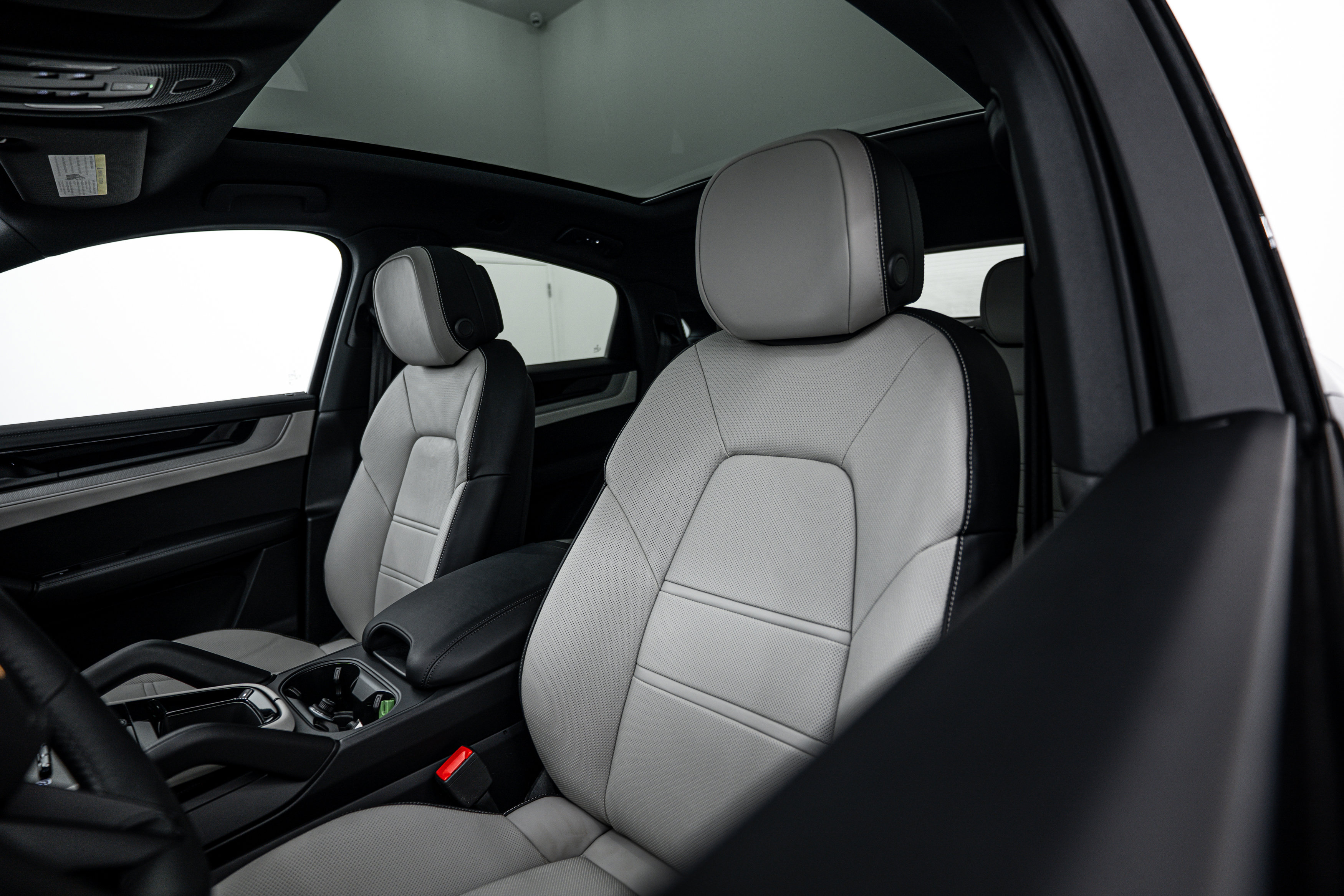 Certified 2025 Porsche Cayenne S image 21