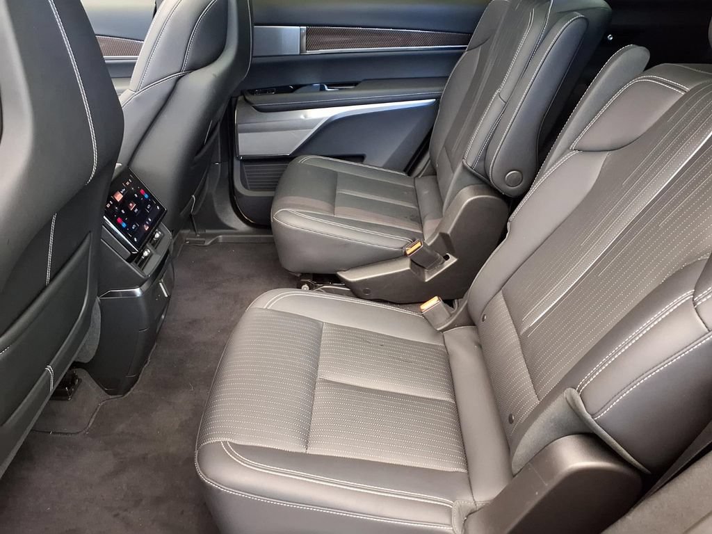 Certified 2026 Cadillac Vistiq Luxury AWD/4WD image 17