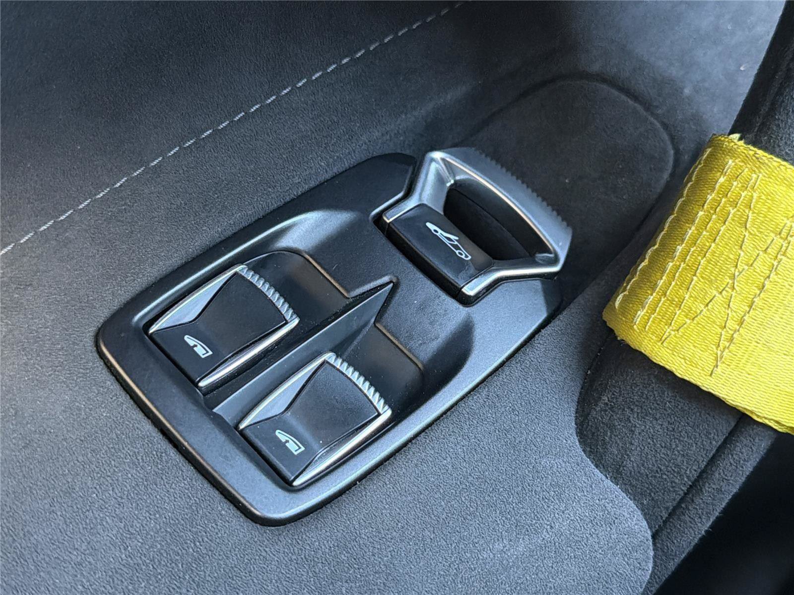 Used 2019 McLaren 720S RWD image 23