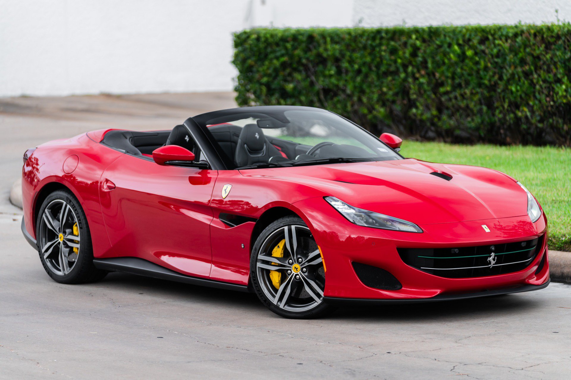 Used 2019 Ferrari Portofino RWD image 3