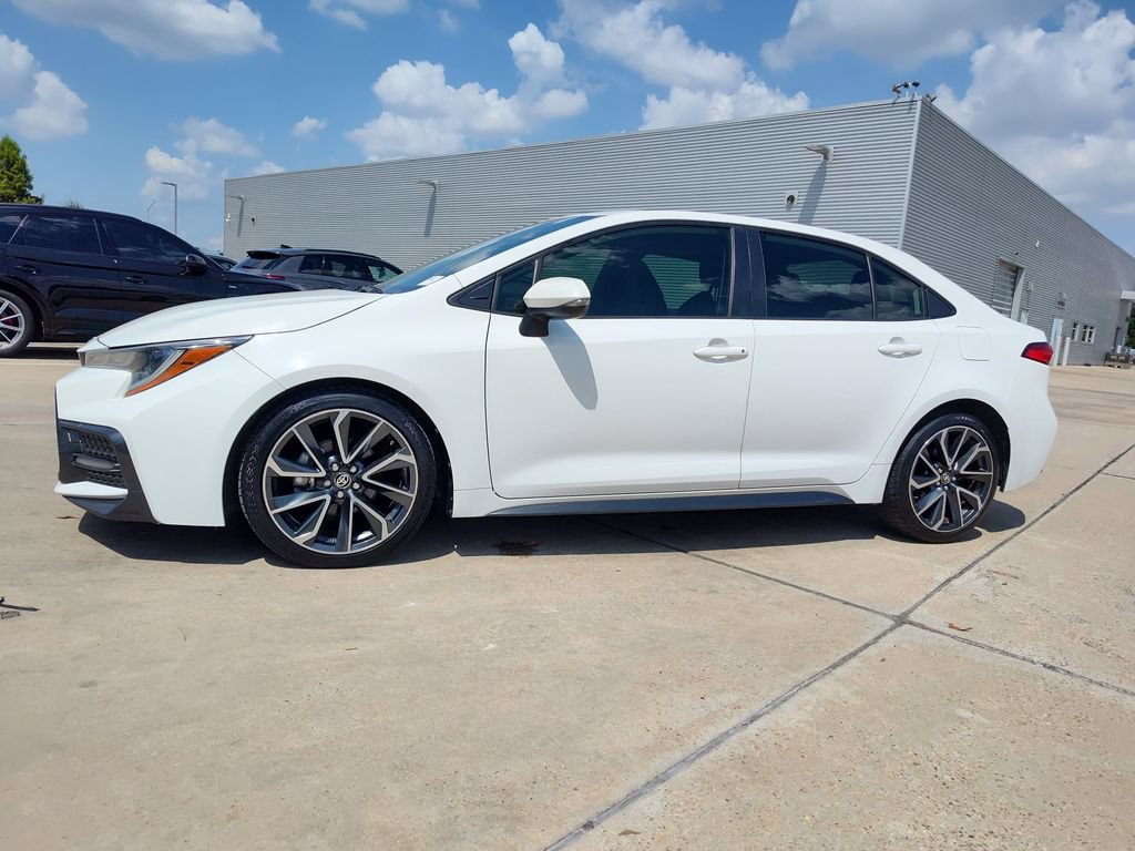 Used 2021 Toyota Corolla SE w/ SE Premium Package FWD image 3