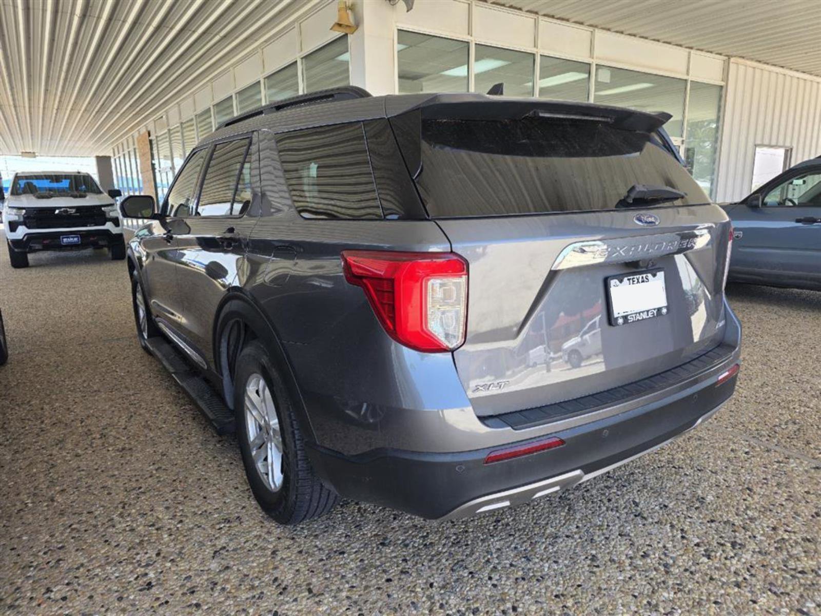 Used 2022 Ford Explorer XLT w/ Equipment Group 202A AWD/4WD image 5