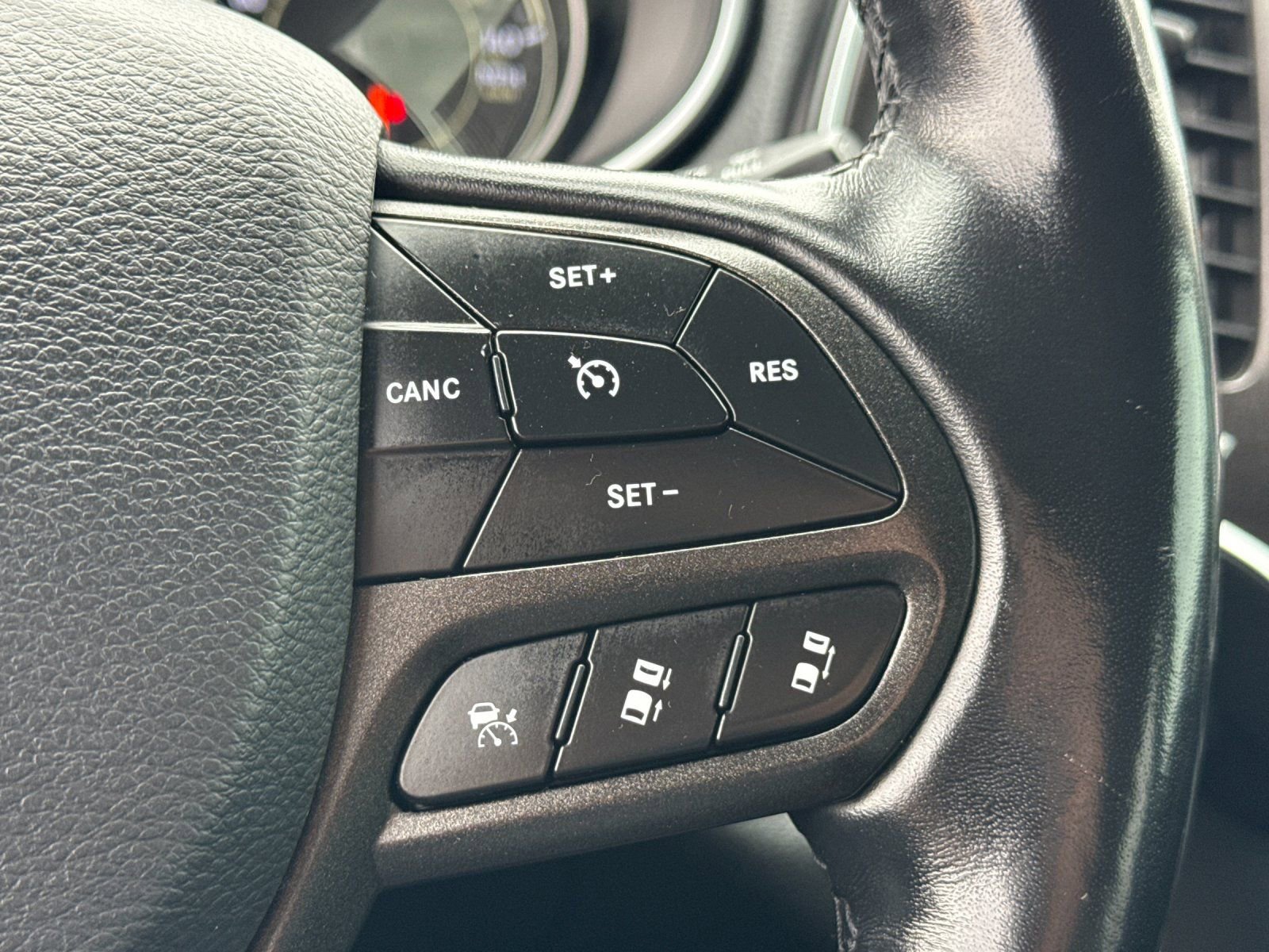 Used 2020 Jeep Cherokee Trailhawk w/ Technology Group image 29