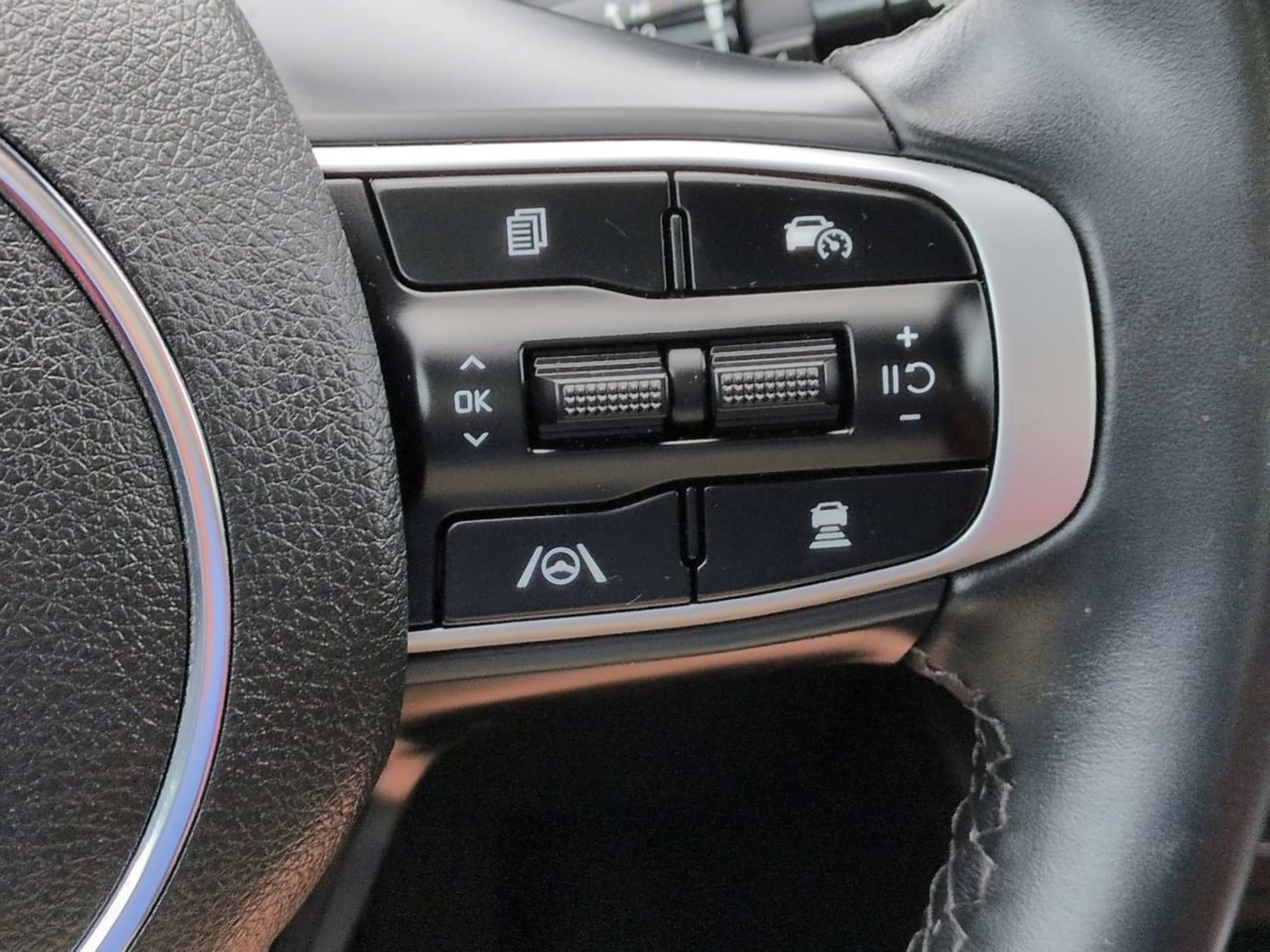 Certified 2025 Kia K5 GT-Line w/ GT-Line Premium Package FWD image 32