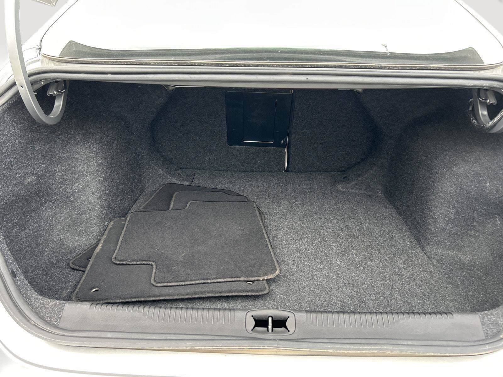 Used 2016 Chrysler 200 Limited FWD image 9