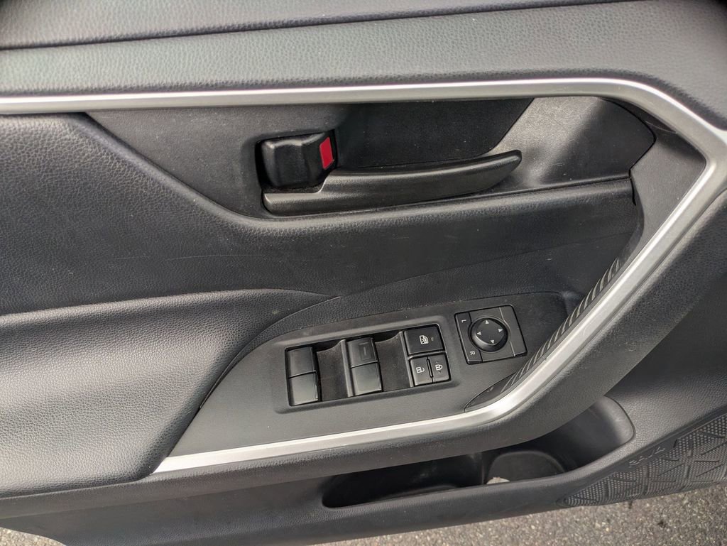 Used 2019 Toyota RAV4 LE w/ All Weather Liner Package AWD/4WD image 10
