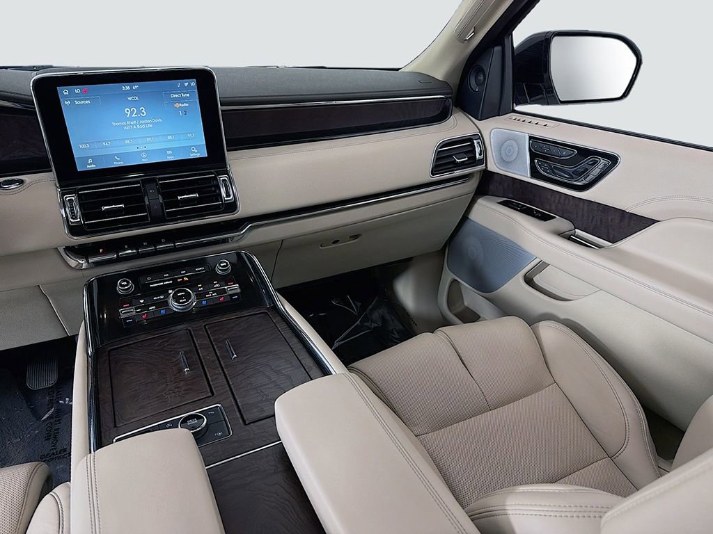 Used 2021 Lincoln Navigator Reserve w/ Luxury Package image 38
