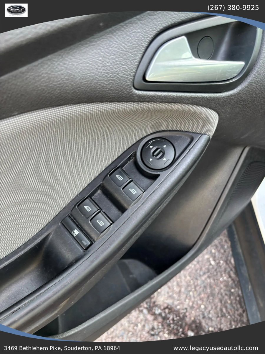 Used 2013 Ford Focus SE image 22