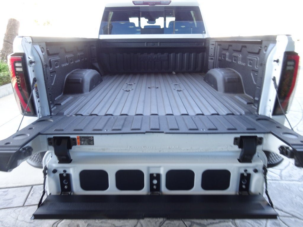 New 2026 GMC Sierra 2500 AT4 w/ AT4 Premium Plus Package AWD/4WD image 8