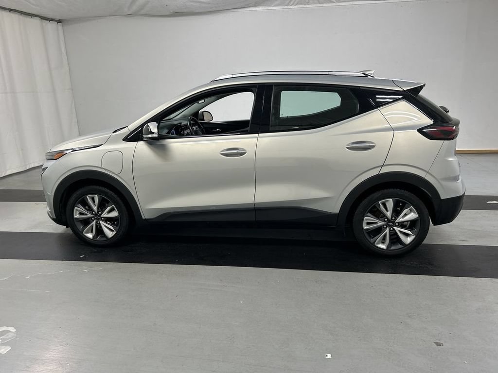 Used 2022 Chevrolet Bolt EUV LT w/ Convenience Package FWD image 6