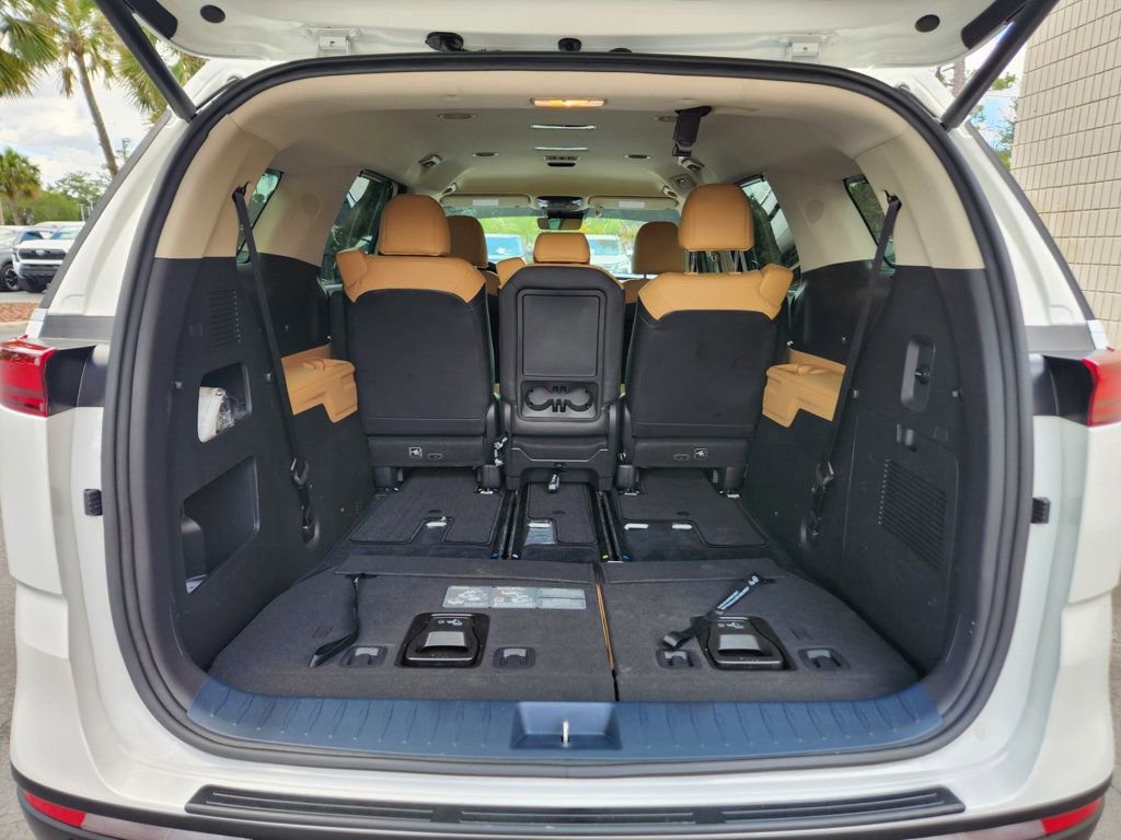 Used 2024 Kia Carnival EX FWD image 15