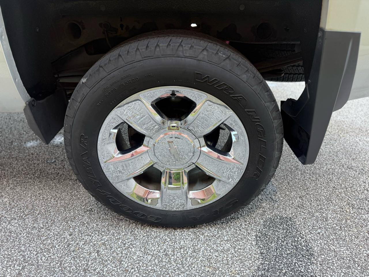 Used 2015 Chevrolet Silverado 1500 LTZ Z71 w/ LTZ Plus Package AWD/4WD image 42
