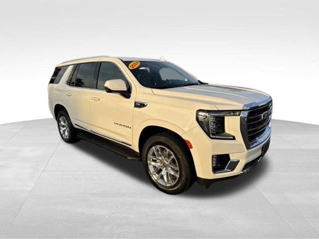 Used 2024 GMC Yukon SLT w/ SLT Premium Package AWD/4WD image 3