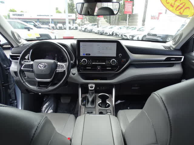 Used 2023 Toyota Highlander Limited FWD image 23