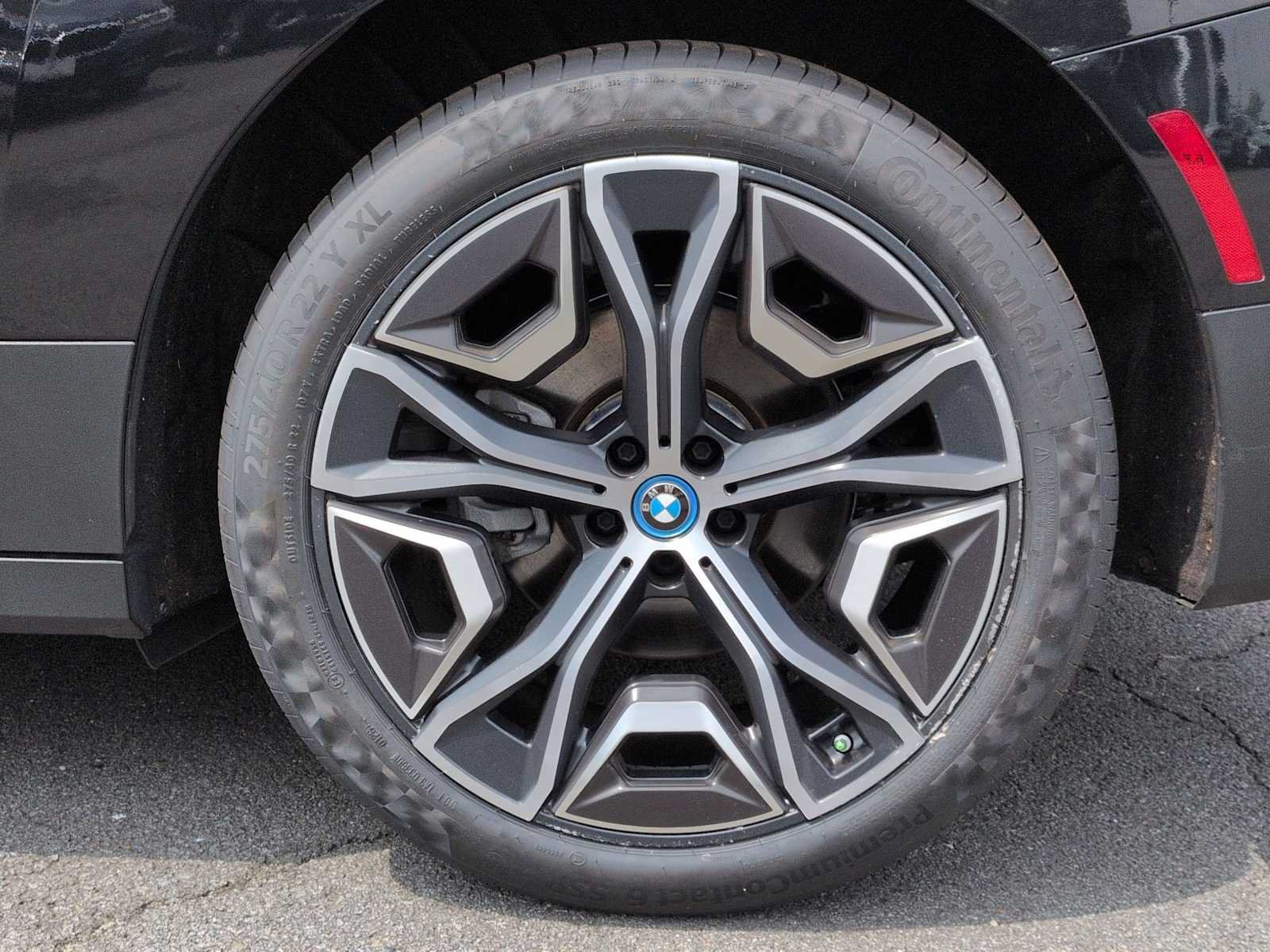 Used 2024 BMW iX xDrive50 w/ Premium Package AWD/4WD image 14