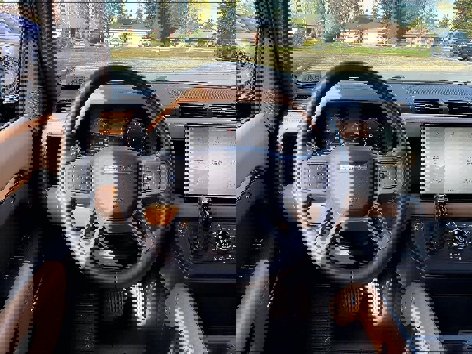 Used 2025 Land Rover Defender 130 X-Dynamic SE image 7