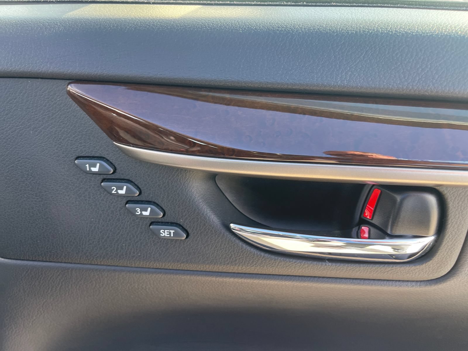 Used 2015 Lexus ES 350 w/ Ultra Luxury Package FWD image 14