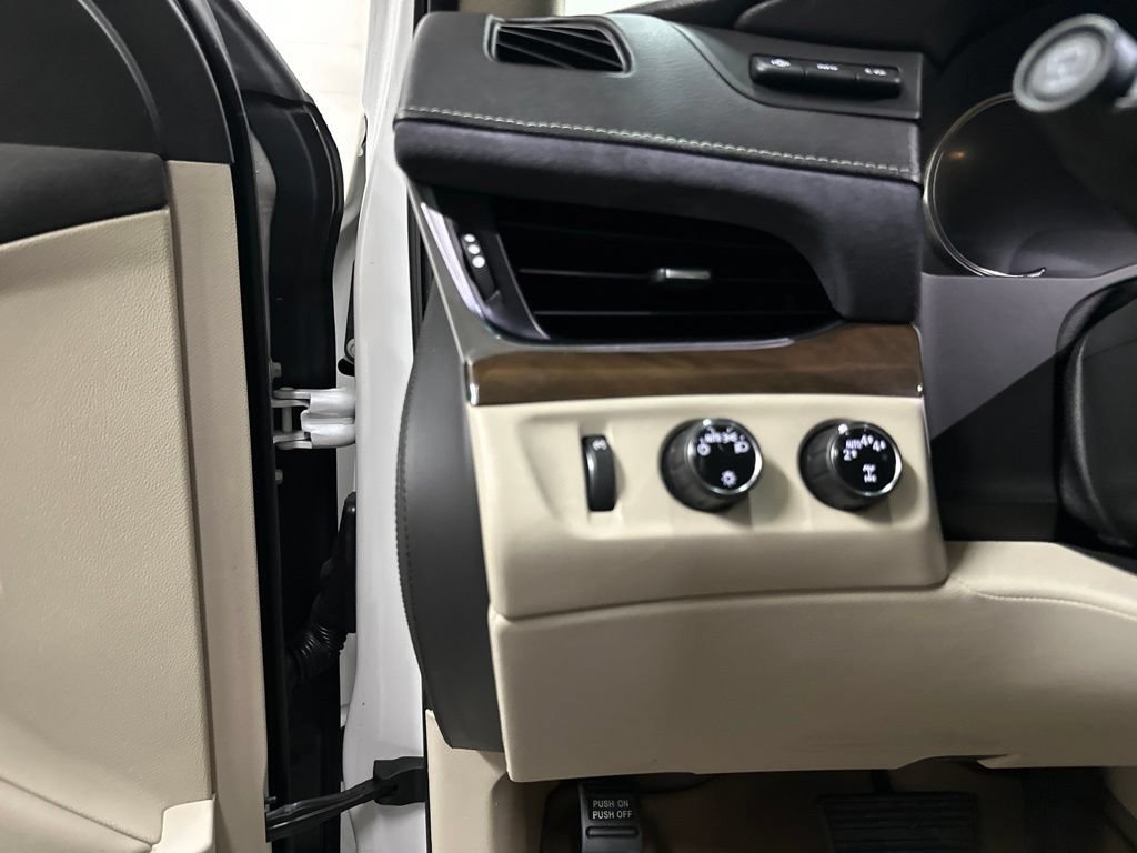 Used 2019 Cadillac Escalade Luxury AWD/4WD image 37