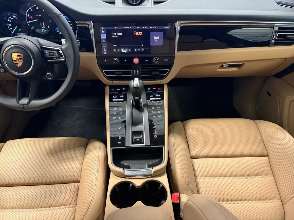 Certified 2026 Porsche Macan AWD/4WD image 17