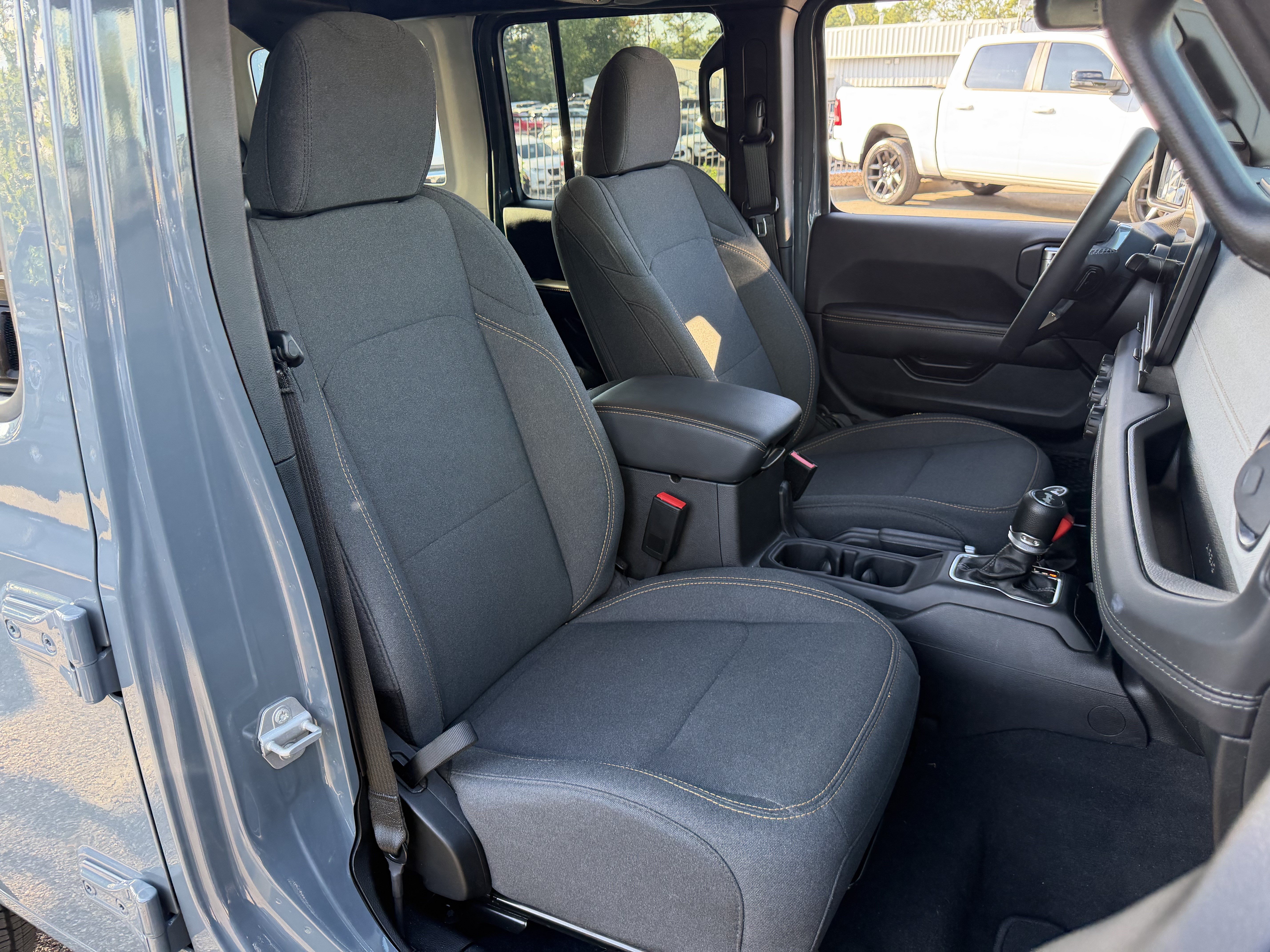 Used 2026 Jeep Wrangler Unlimited Sahara AWD/4WD image 34