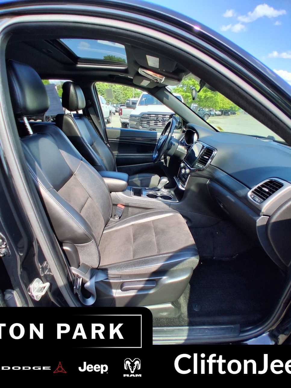 Used 2021 Jeep Grand Cherokee Laredo X AWD/4WD image 17
