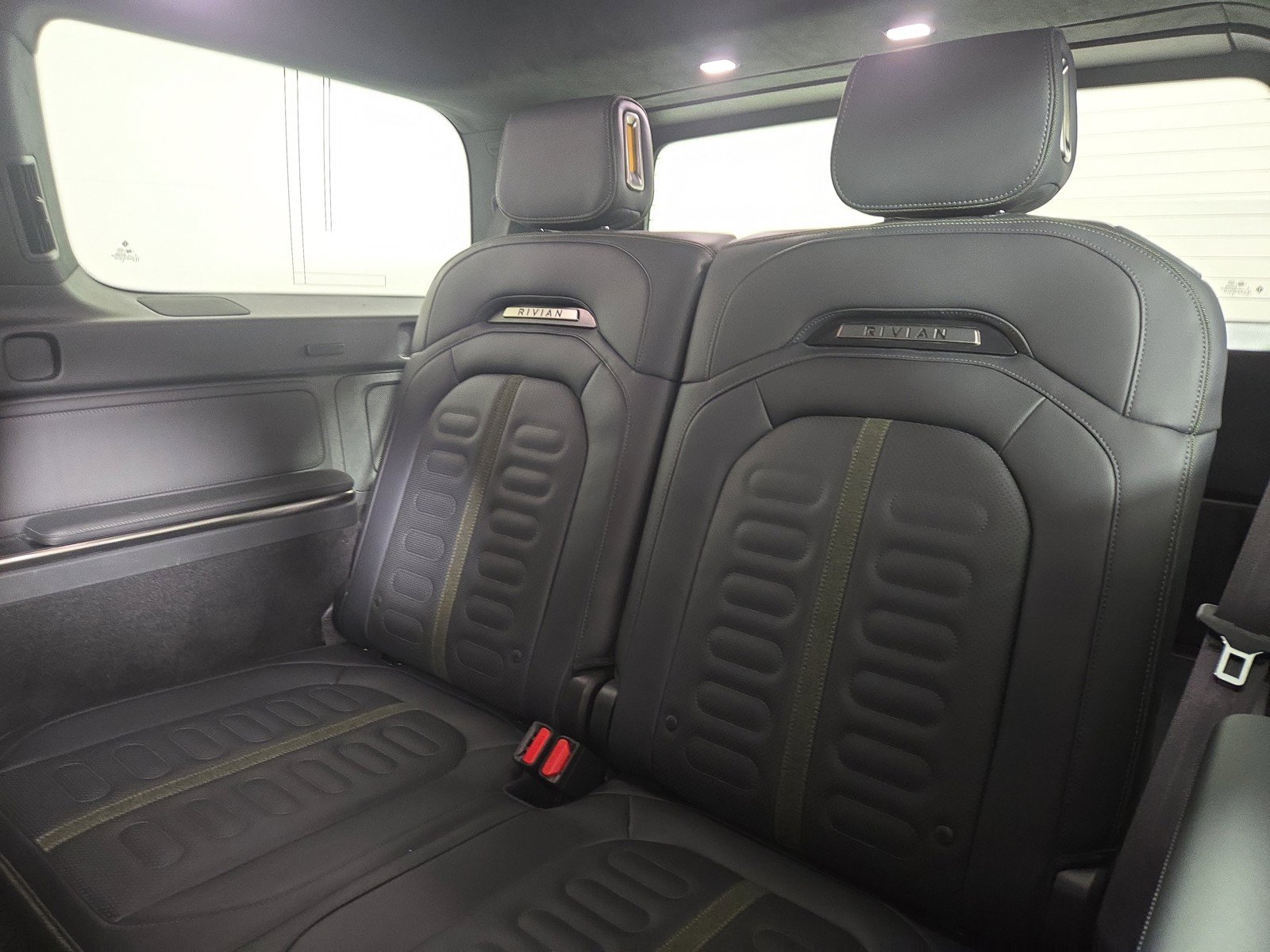 Used 2024 Rivian R1S Adventure AWD/4WD image 22