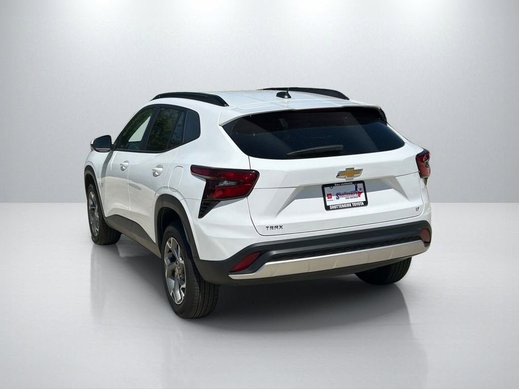 Used 2025 Chevrolet Trax LT FWD image 7