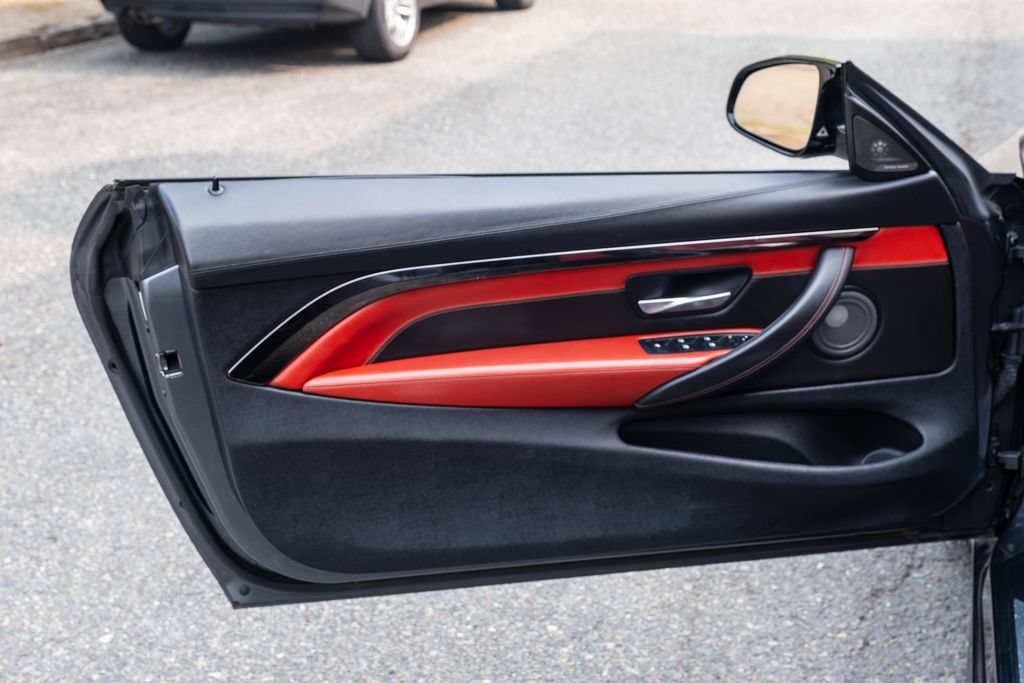 Used 2016 BMW M4 Convertible RWD image 11