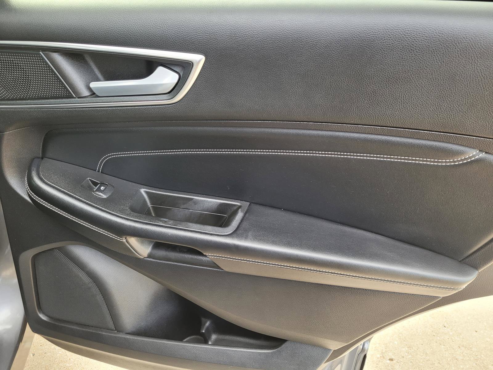 Used 2022 Ford Edge Titanium AWD/4WD image 11