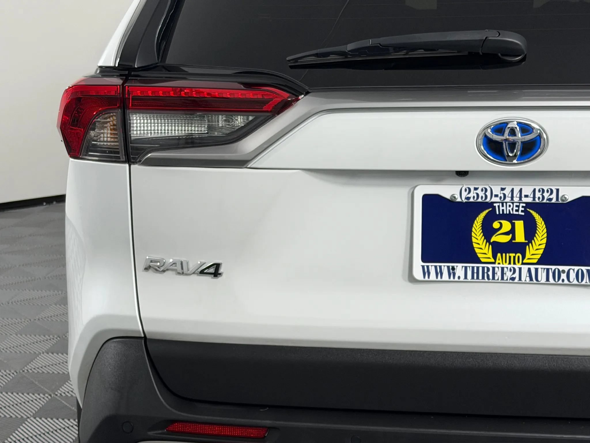Used 2024 Toyota RAV4 Limited w/ Advanced Technology Package AWD/4WD image 9
