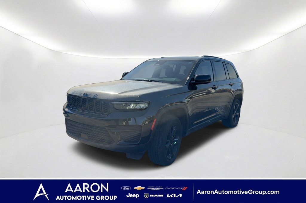 Used 2023 Jeep Grand Cherokee Altitude AWD/4WD image 1