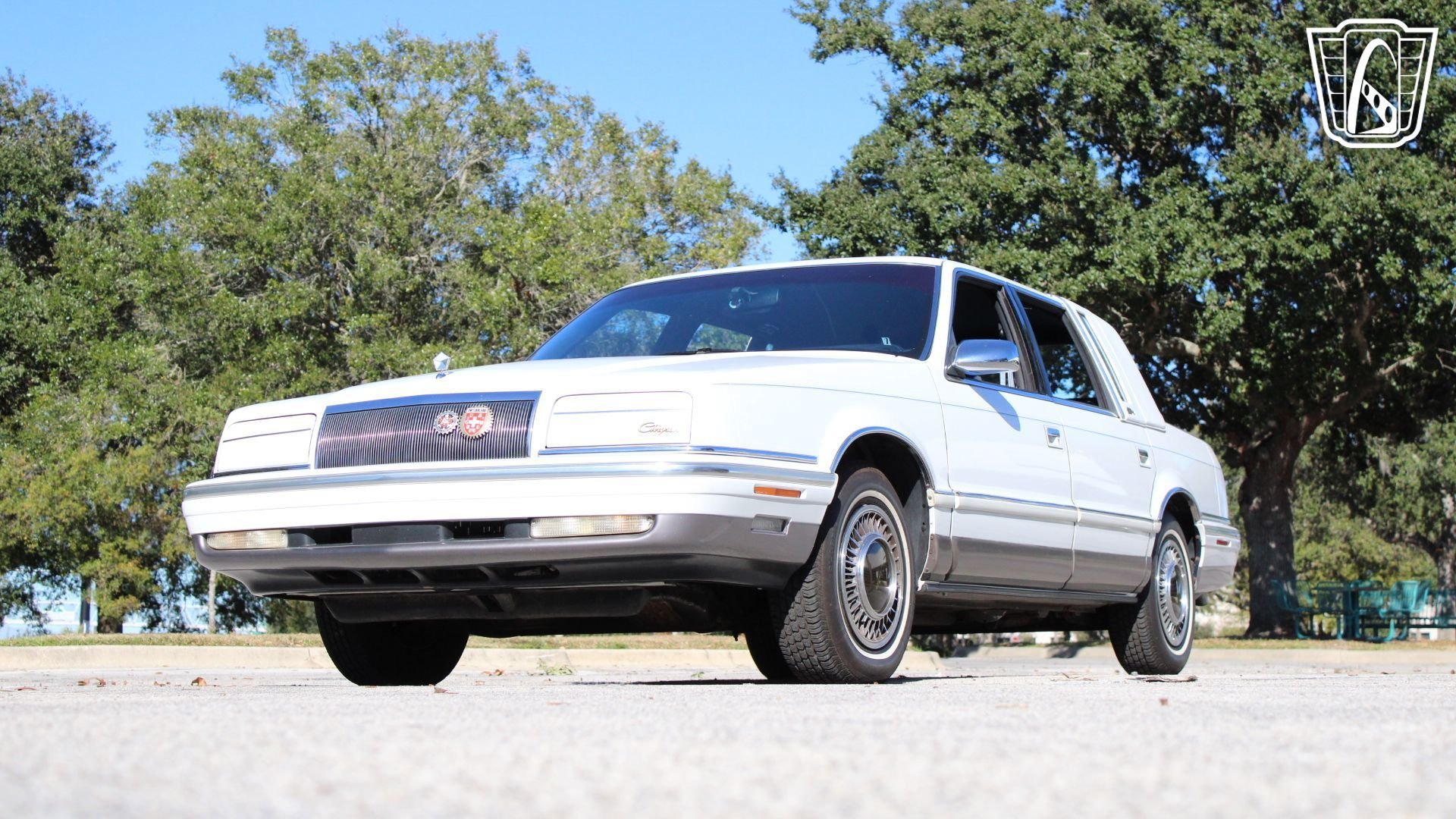 Used 1993 Chrysler New Yorker Fifth Avenue FWD image 2