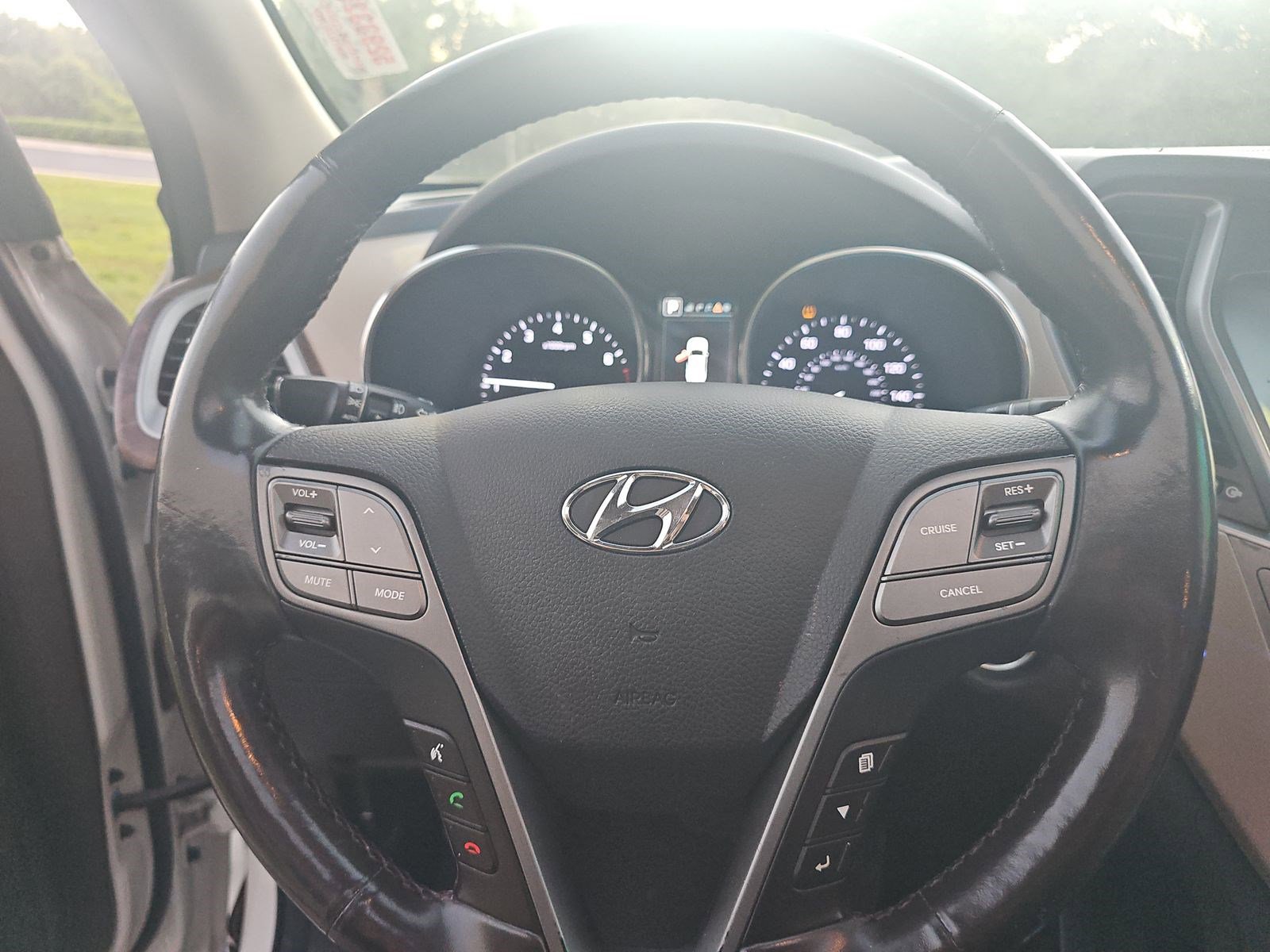 Used 2017 Hyundai Santa Fe SE image 7