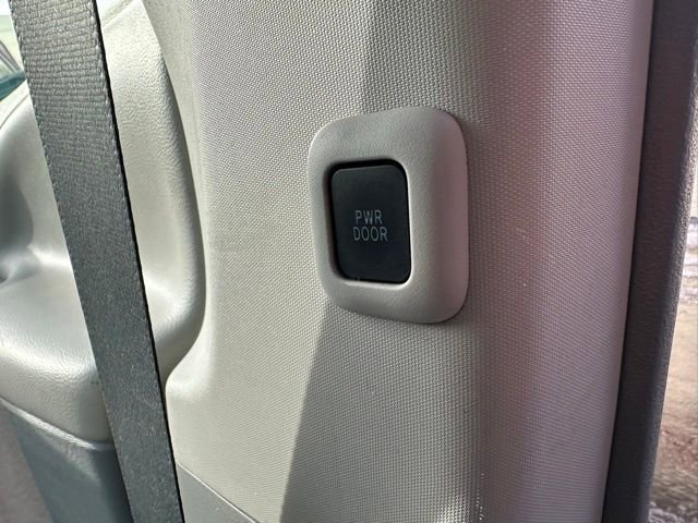 Used 2012 Toyota Sienna XLE image 25