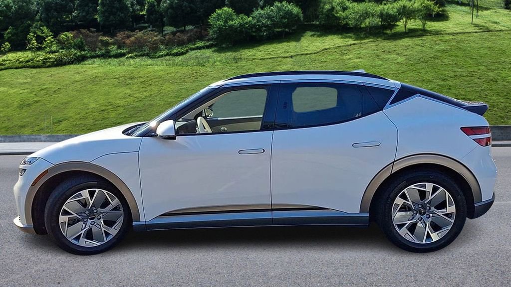 Used 2025 Genesis GV60 RWD image 5