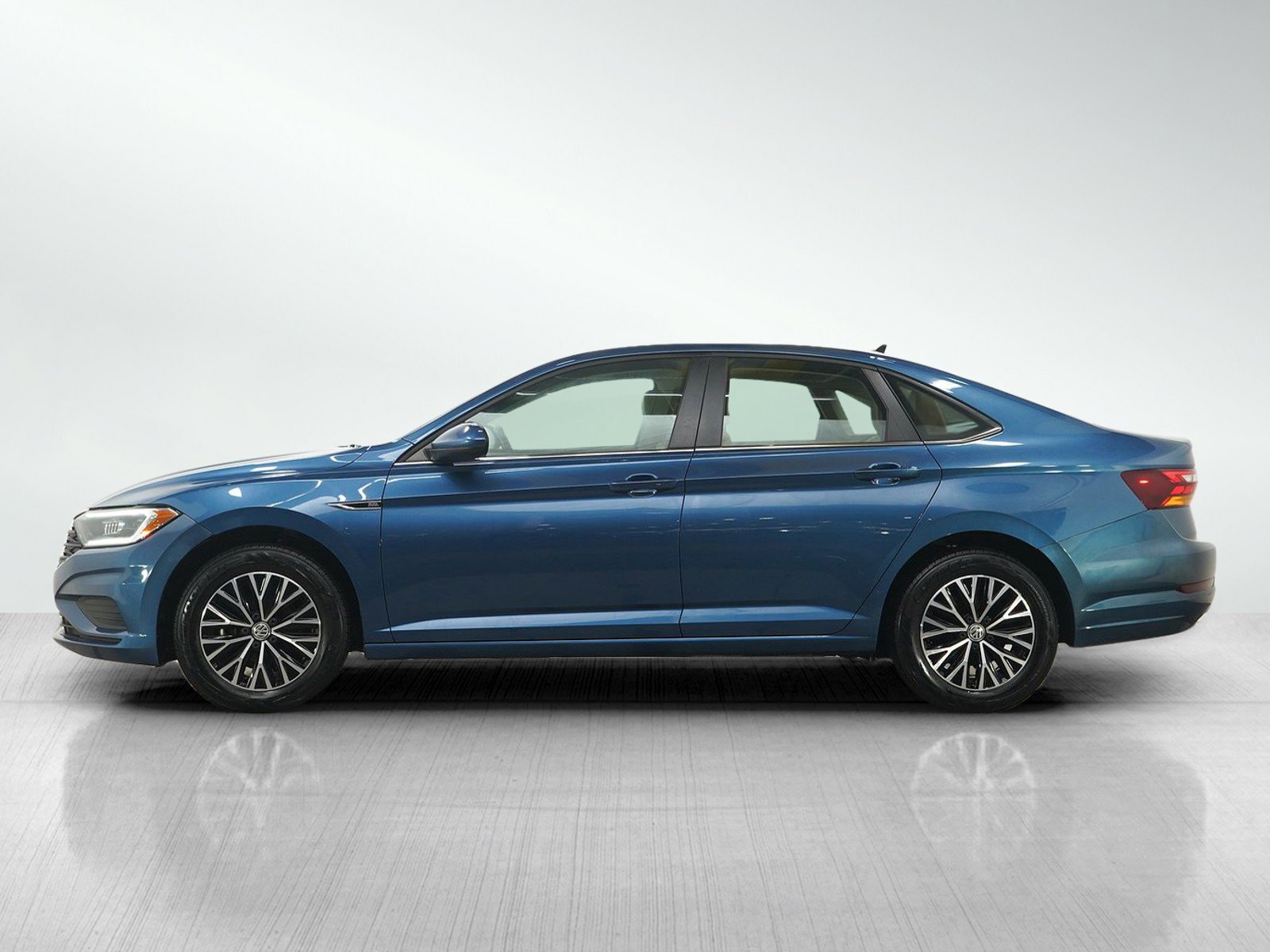 Used 2019 Volkswagen Jetta SEL image 2