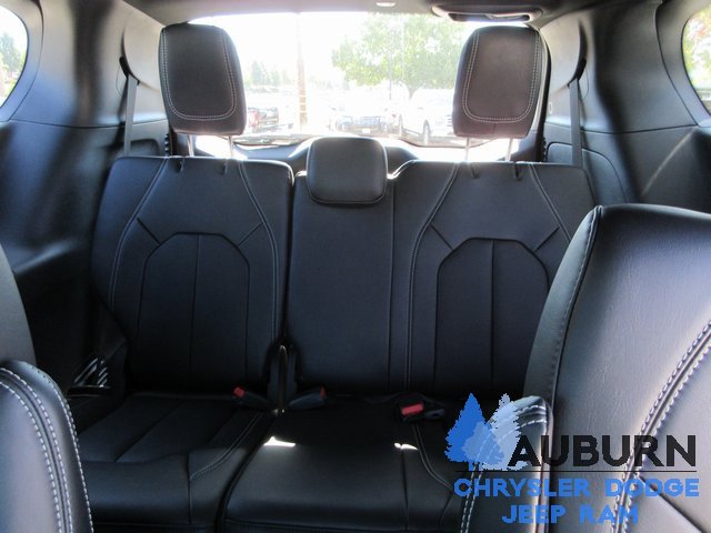 New 2026 Chrysler Pacifica Select image 13